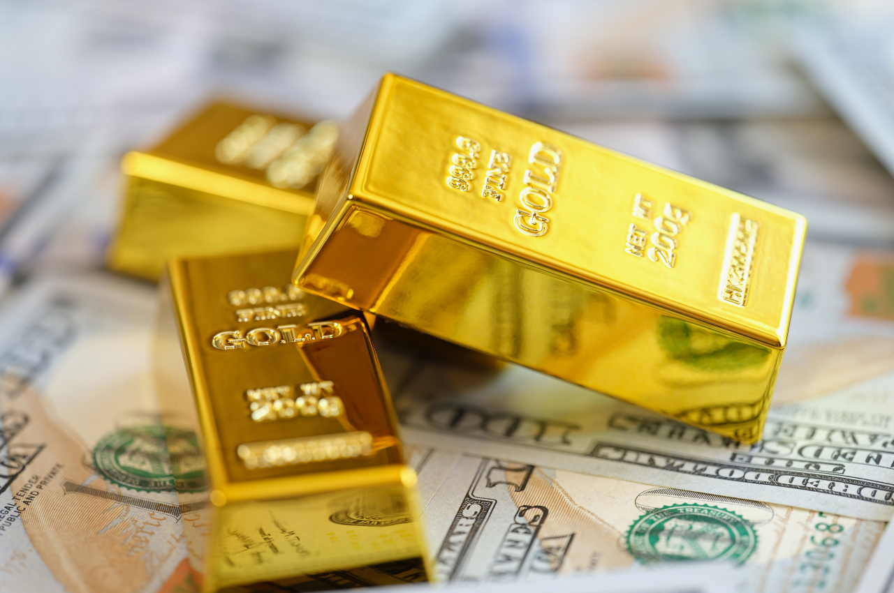 Gold Hits Record-High on Softer US Dollar After Wall Street Lifts Fed Rate Cut Bets